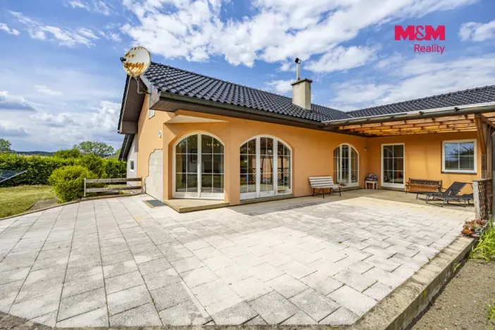 Prodej rodinného domu, Černíkovice, 280 m2