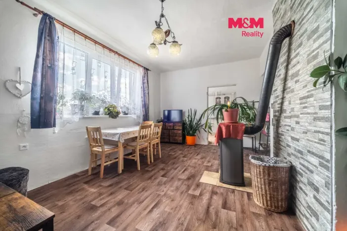 Prodej bytu 3+1, Suchomasty, 74 m2