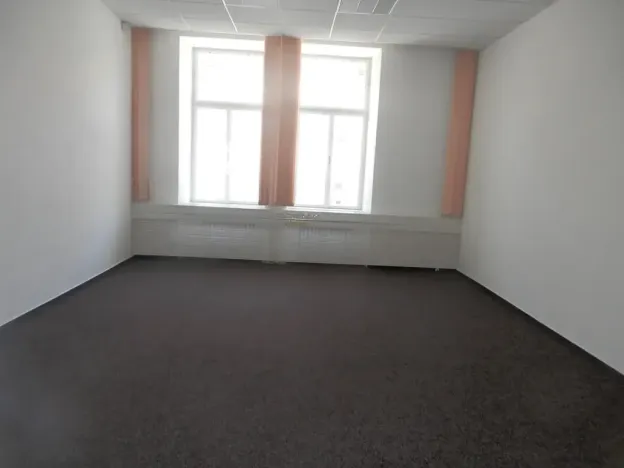 Pronájem kanceláře, Hradec Králové, Československé armády, 31 m2
