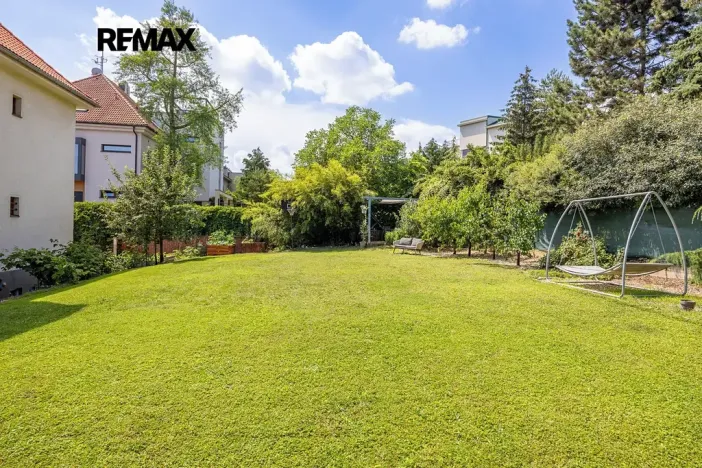 Prodej vily, Praha - Dejvice, U dejvického rybníčku, 400 m2