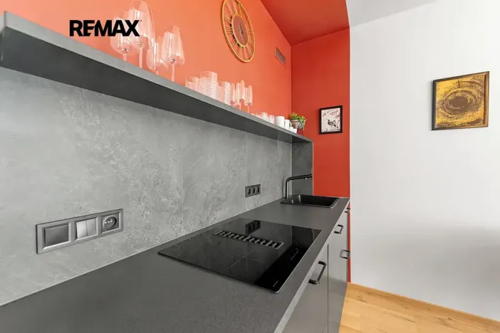 Prodej bytu 2+kk, Praha - Karlín, Sokolovská, 59 m2