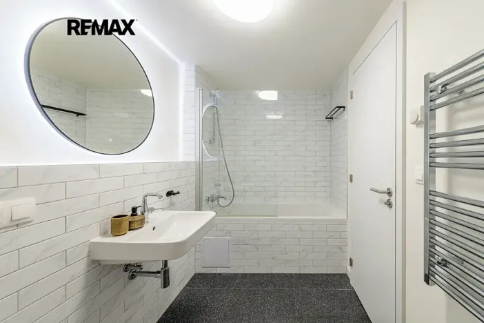 Prodej bytu 2+kk, Praha - Karlín, Sokolovská, 59 m2