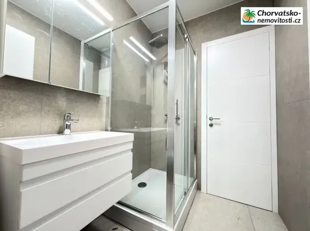 Prodej bytu 3+kk, Novalja, Chorvatsko, 68 m2