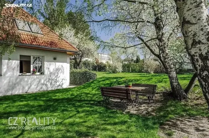 Prodej rodinného domu, Praha - Lipence, Na Bambouzku, 308 m2