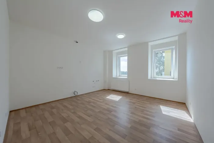 Pronájem rodinného domu, Vrátno, 302 m2