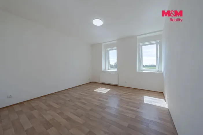 Pronájem rodinného domu, Vrátno, 302 m2