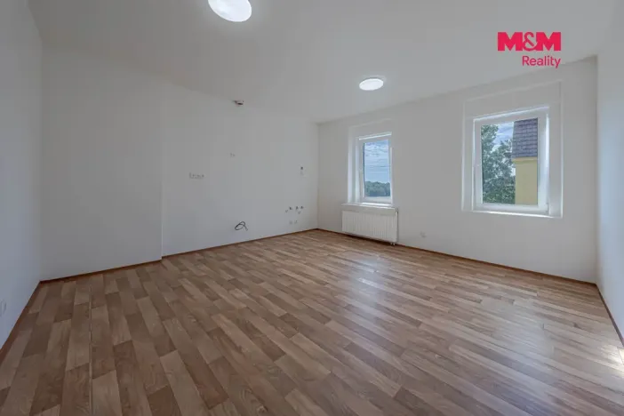 Pronájem rodinného domu, Vrátno, 302 m2