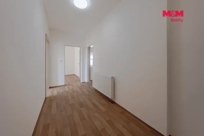 Pronájem rodinného domu, Vrátno, 302 m2