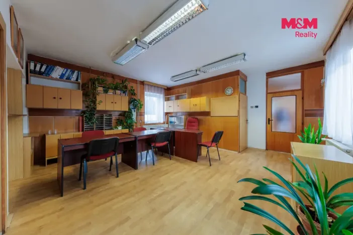 Prodej výrobních prostor, Karlovy Vary - Stará Role, Nádražní, 900 m2
