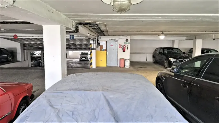 Prodej garážového stání, Brno, Voroněžská, 14 m2