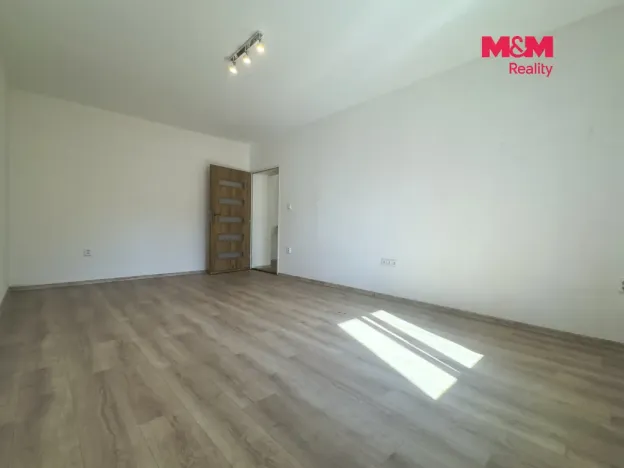 Pronájem bytu 2+kk, Klášterec nad Ohří - Miřetice u Klášterce nad Ohří, Chomutovská, 64 m2