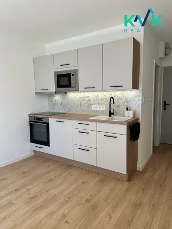 Pronájem bytu 1+1, Karlovy Vary, Úvalská, 36 m2