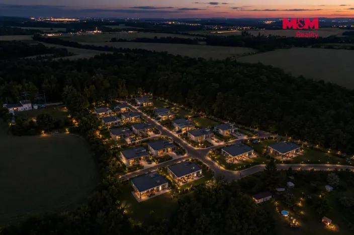 Prodej komerčního pozemku, Líšťany, 8154 m2