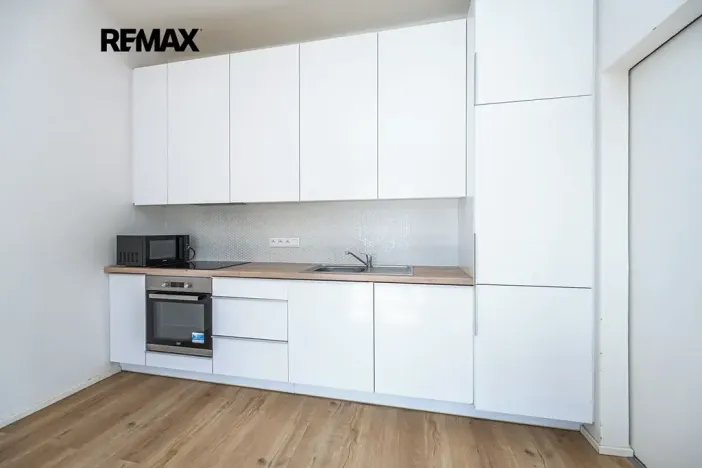 Pronájem bytu 2+kk, Praha - Nusle, Čestmírova, 43 m2