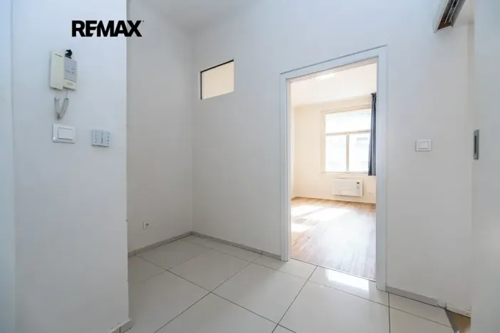 Pronájem bytu 2+kk, Praha - Nusle, Čestmírova, 43 m2