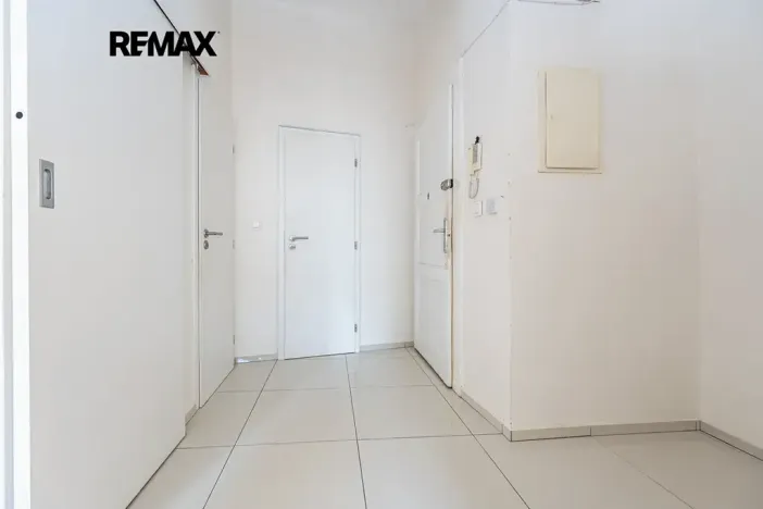 Pronájem bytu 2+kk, Praha - Nusle, Čestmírova, 43 m2
