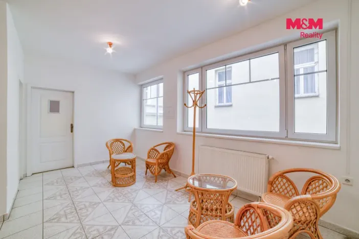 Pronájem obchodního prostoru, Mariánské Lázně, Hlavní třída, 35 m2