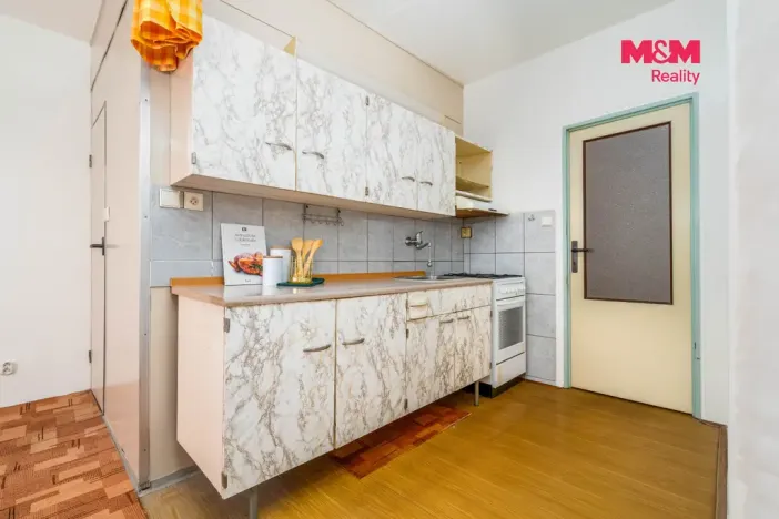 Prodej bytu 2+1, Hostinné, Sídliště, 68 m2