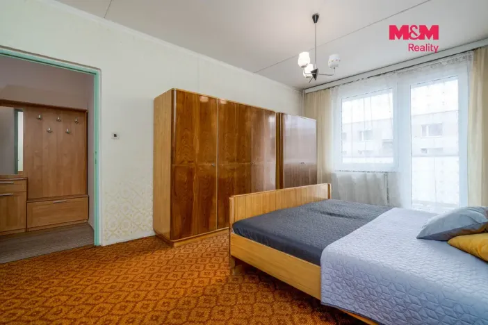 Prodej bytu 2+1, Hostinné, Sídliště, 68 m2