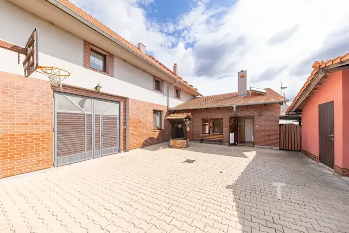Prodej rodinného domu, Rostěnice-Zvonovice, 416 m2