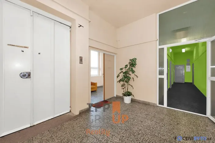 Pronájem obchodního prostoru, Hodonín, Velkomoravská, 702 m2