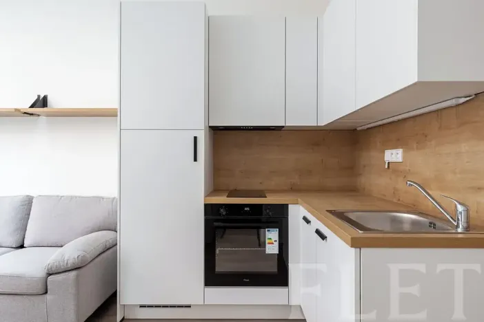 Pronájem bytu 2+kk, Praha - Smíchov, Plzeňská, 26 m2
