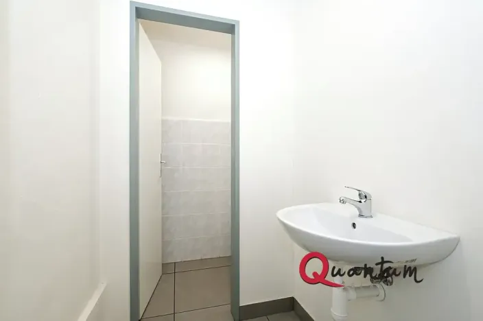 Pronájem skladu, Praha - Modřany, Obchodní náměstí, 140 m2