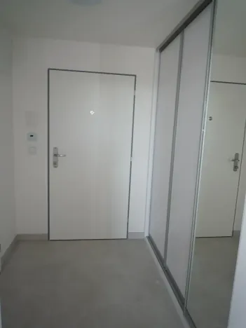 Pronájem bytu 1+kk, Praha - Strašnice, Strančická, 34 m2
