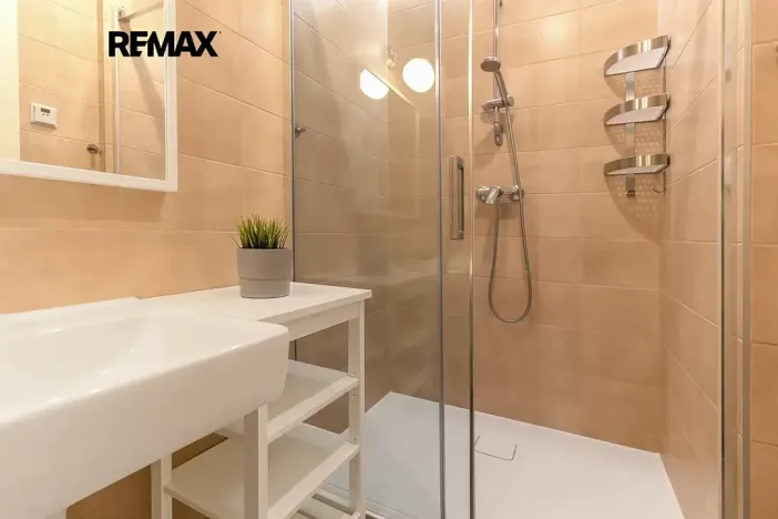 Pronájem bytu 1+kk, Praha - Smíchov, Zborovská, 35 m2