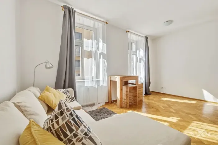 Pronájem bytu 1+kk, Praha - Smíchov, Mozartova, 35 m2