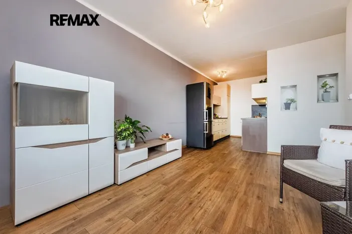 Pronájem bytu 2+kk, Kladno, Na růžovém poli, 41 m2