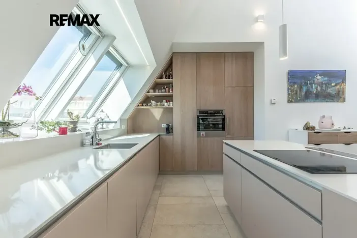 Prodej bytu 2+kk, Praha - Žižkov, Lucemburská, 80 m2