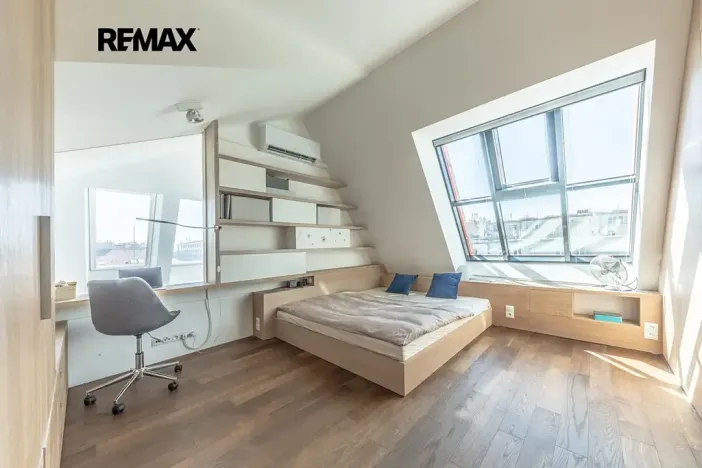 Prodej bytu 2+kk, Praha - Žižkov, Lucemburská, 80 m2