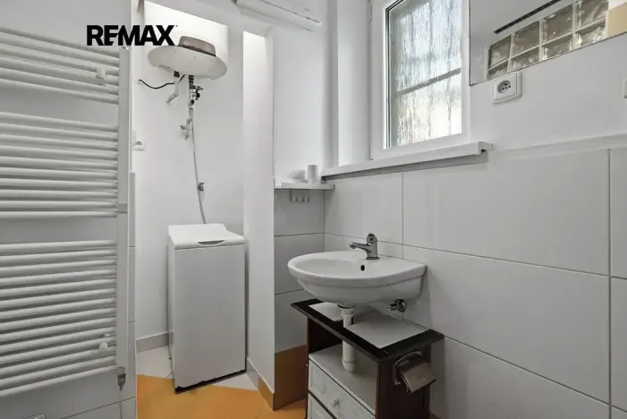 Prodej bytu 1+kk, Praha - Podolí, Na dolinách, 24 m2