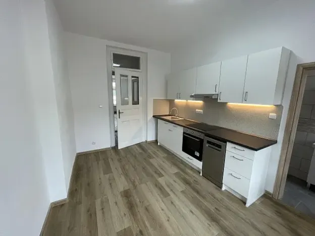 Pronájem bytu 2+1, Praha, Bořivojova, 7042 m2