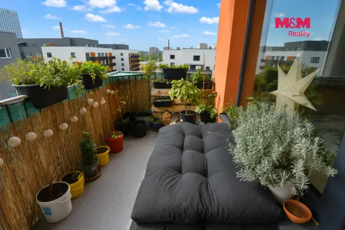 Pronájem bytu 2+kk, Praha - Vysočany, Strnadových, 58 m2