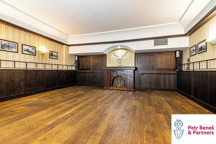 Prodej obchodního prostoru, Rakovník, Husovo náměstí, 1100 m2