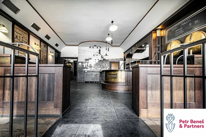 Prodej obchodního prostoru, Rakovník, Husovo náměstí, 1100 m2