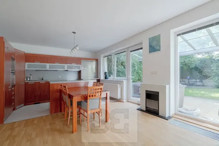 Pronájem rodinného domu, Praha - Kbely, Pod Nouzovem, 148 m2