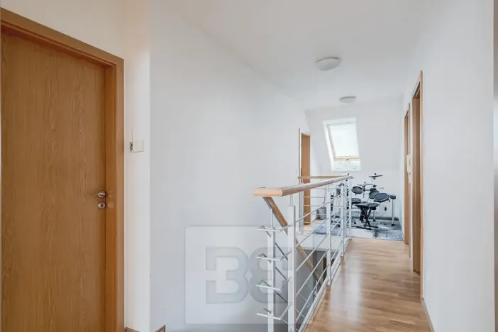 Pronájem rodinného domu, Praha - Kbely, Pod Nouzovem, 148 m2