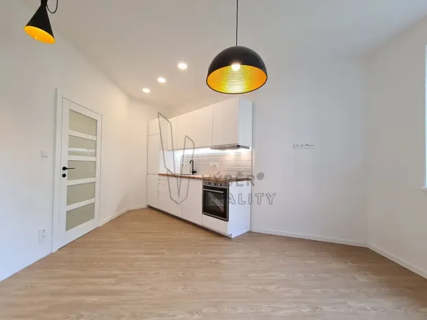 Pronájem bytu 1+kk, Praha - Vršovice, Holandská, 27 m2