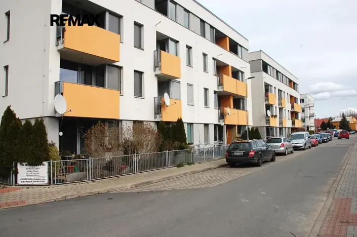 Pronájem bytu 1+kk, Velký Osek, U hřiště, 33 m2