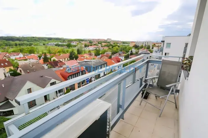 Pronájem bytu 1+kk, Praha - Hostivař, Hornoměcholupská, 30 m2