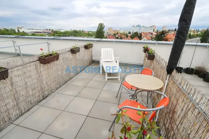 Pronájem bytu 1+kk, Praha - Hostivař, Hornoměcholupská, 30 m2