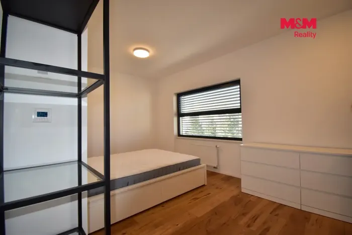 Pronájem bytu 1+kk, Praha - Hlubočepy, Kurandové, 36 m2