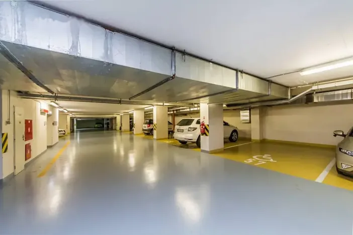 Pronájem garážového stání, Praha - Troja, Hnězdenská, 13 m2