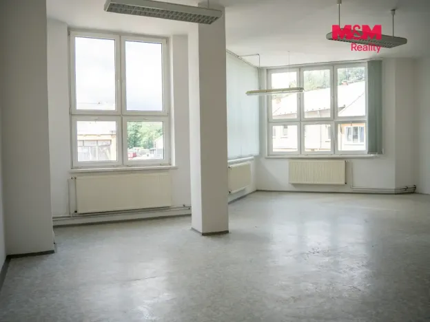 Pronájem kanceláře, Krnov - Pod Cvilínem, Chářovská, 348 m2
