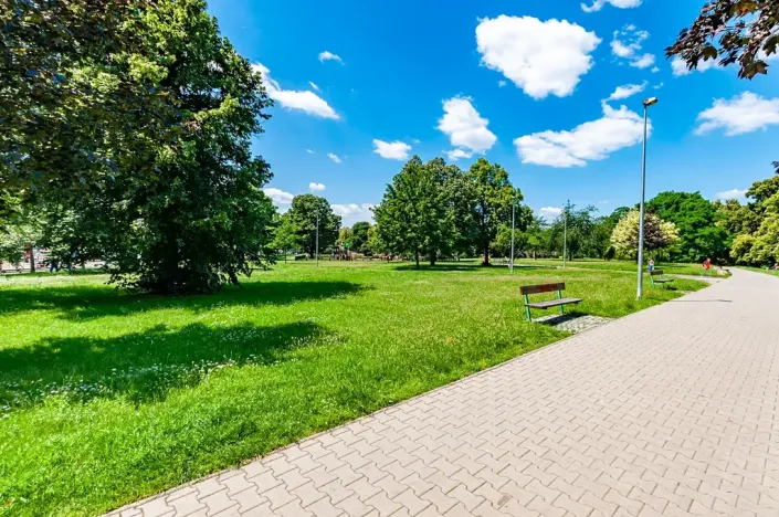Pronájem bytu 1+kk, Praha - Vysočany, Bassova, 28 m2