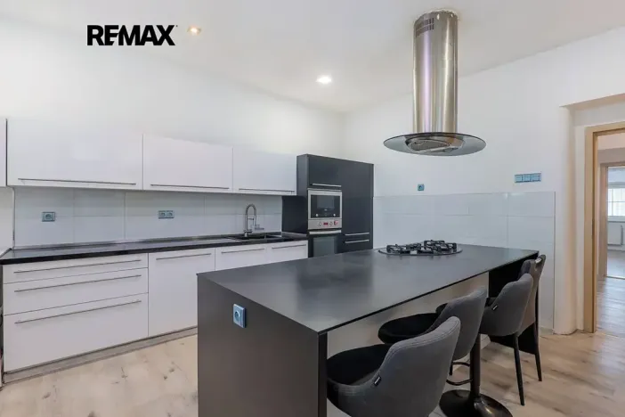 Pronájem bytu 4+kk, Praha - Smíchov, Pod tratí, 111 m2