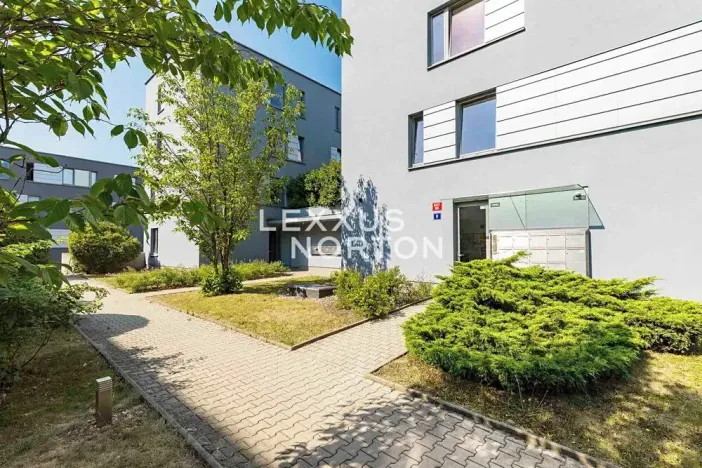 Pronájem bytu 2+kk, Praha - Prosek, Valečovská, 56 m2